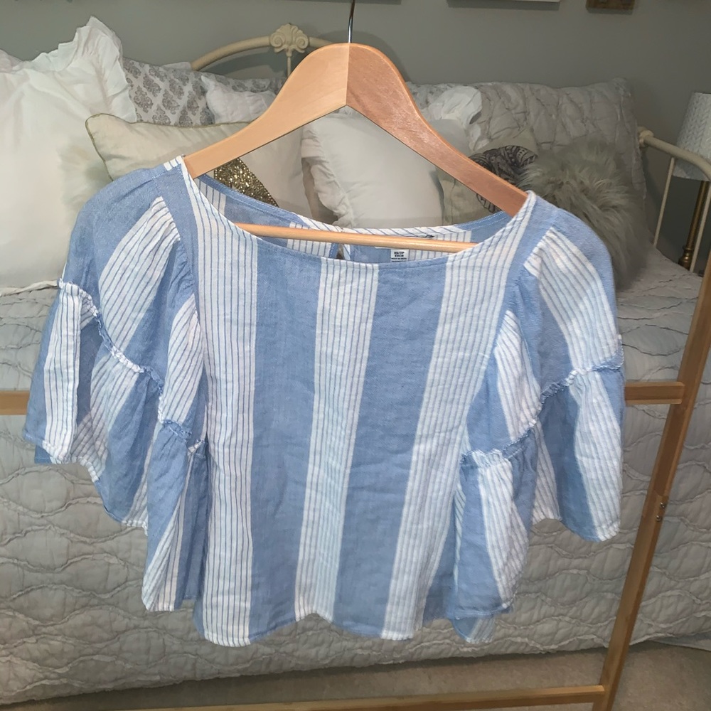 American Eagle blue and white flowy shirt